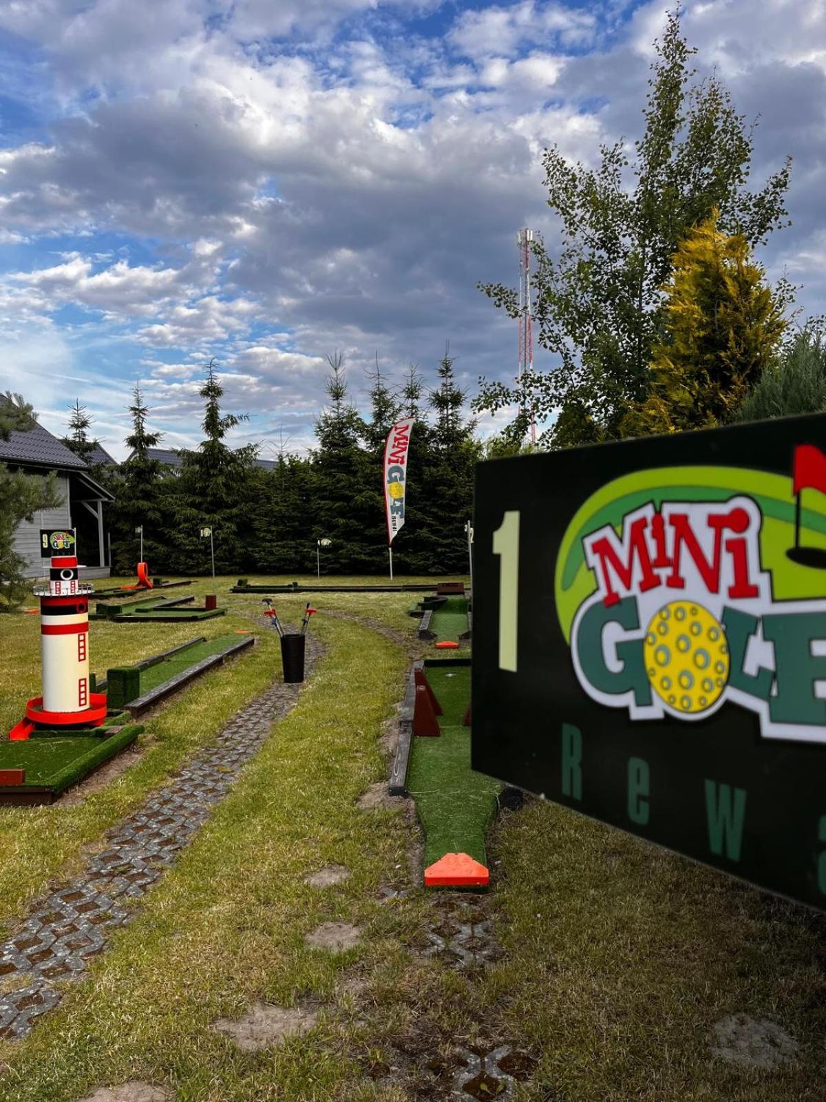 Domki Kapitanskie Z Prywatnym Polem Do Gry W Mini Golf 레왈 외부 사진