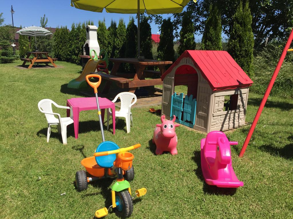 Domki Kapitanskie Z Prywatnym Polem Do Gry W Mini Golf 레왈 외부 사진